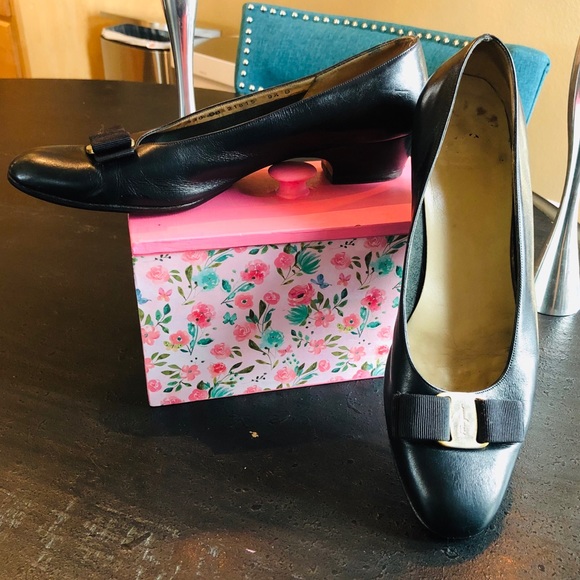 Salvatore Ferragamo Shoes - Salvatore Ferragamo VGUC Navy Leather Heels 9.5B